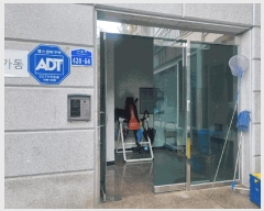  2025Ÿ��72124 ��� �����ֽ� ȭ���� ��� 135-18 ŷ�������� �̴��� ���� 3��302ȣ  �ټ���,������